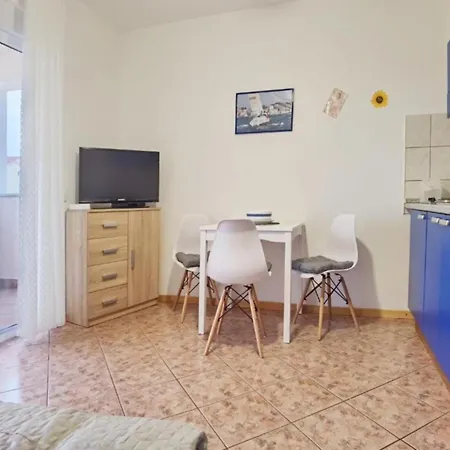 Sanja - One Bedroom With Balcony And Sea View 1 דירה *
